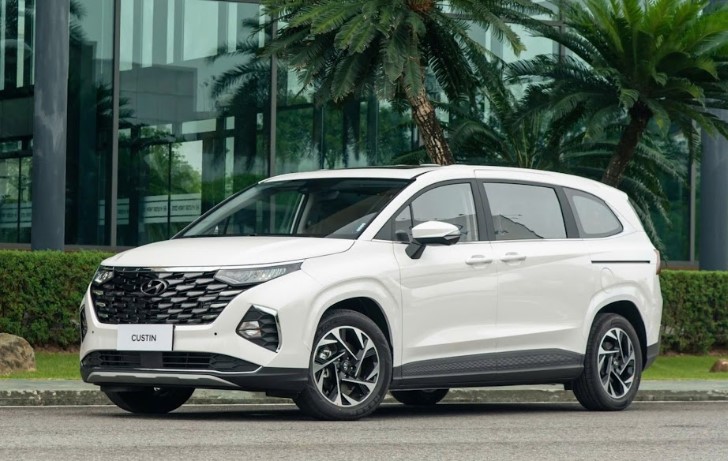 HYUNDAI CUSTIN LUXURY 6-SEATERS (New Arrival)