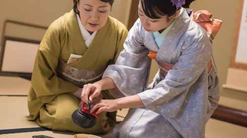 Tea Ceremony Workshop in Tokyo by the Official Instructor - HolidaySG