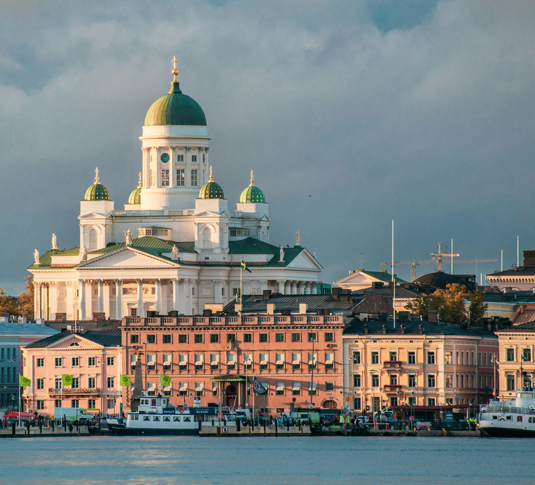Helsinki: Private Airport Transfer + 1hr City Highlight Tour