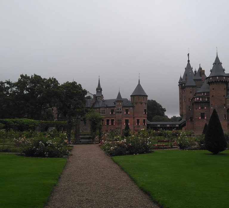 From Amsterdam: Muiderslot and De Haar Castle Tour