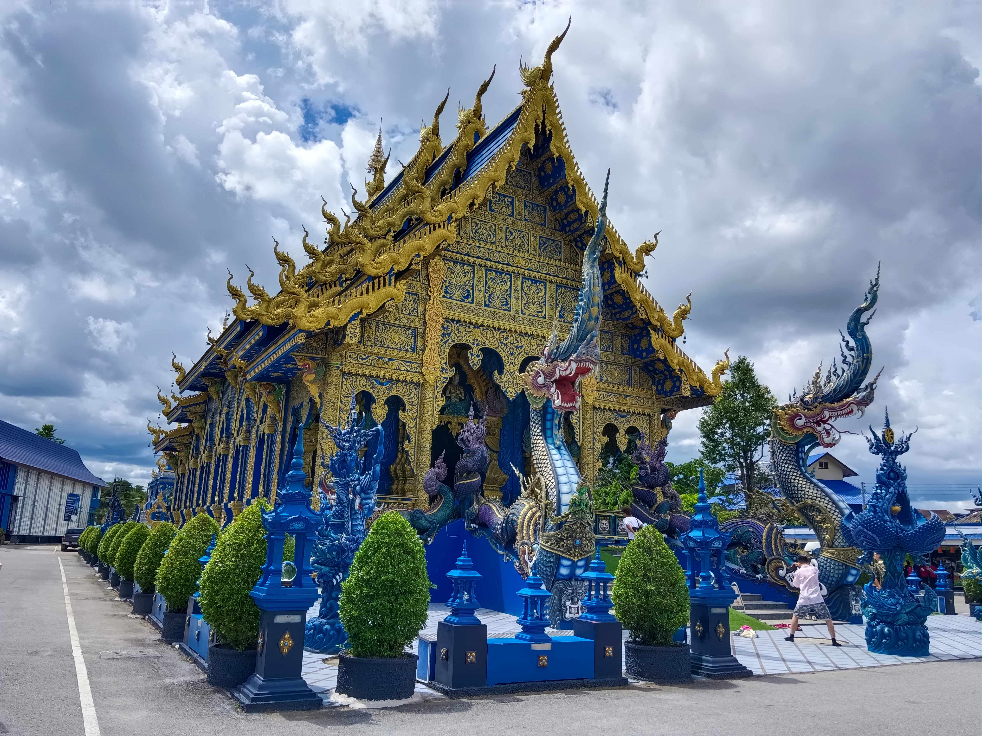 Chiang Rai Day Tour [Best Deals]:  Hot Spring, Blue Temple, White Temple, Black house, Long Neck,  Singha Park