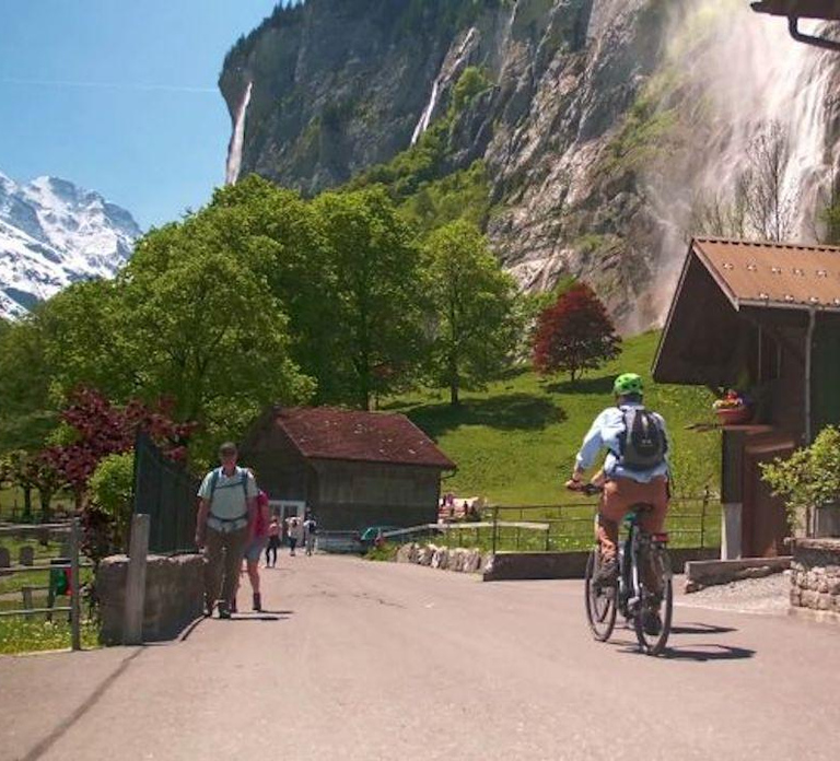 Interlaken: 72 Waterfalls Valley & Lauterbrunnen E-Bike Tour