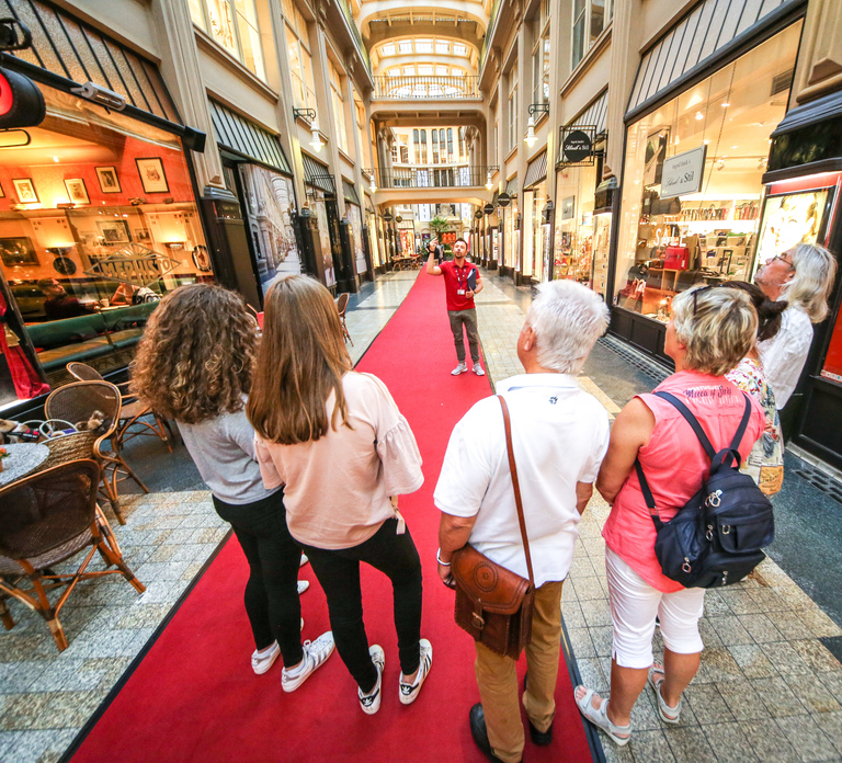 Leipzig: Courtyards, Houses, Trade - Passage Tour in German