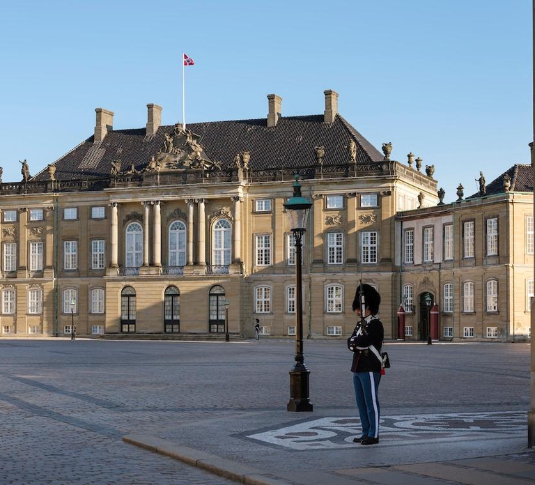 Copenhagen: Amalienborg Palace Museum Entry Ticket