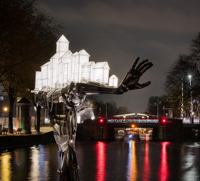 Amsterdam: Luxury Light Festival Cruise with Drinks & Bites