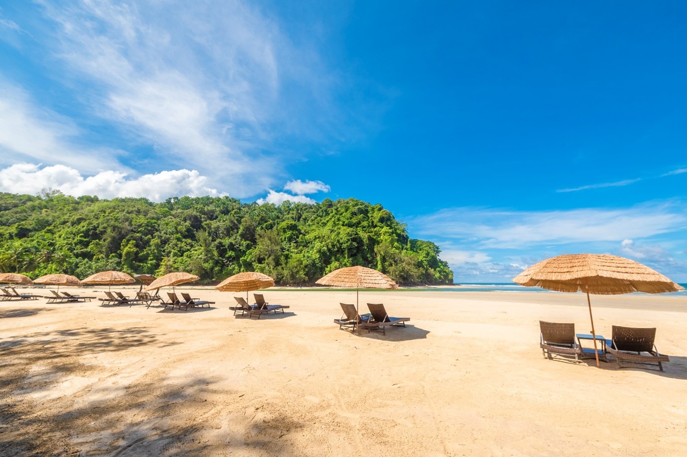 Art, Waves, and Relaxation Full Day Escape to Borneo Summer Bay Tour in Kota Kinabalu - HolidaySG