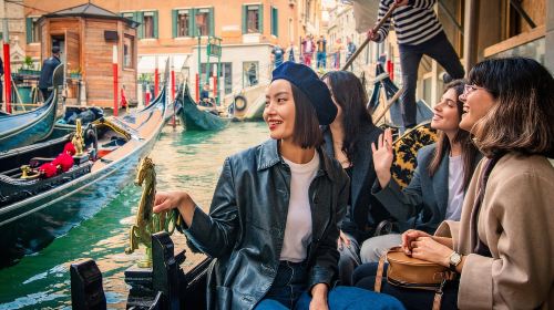 Venice: Shared Gondola Ride through the Lagoon City Day Tours
