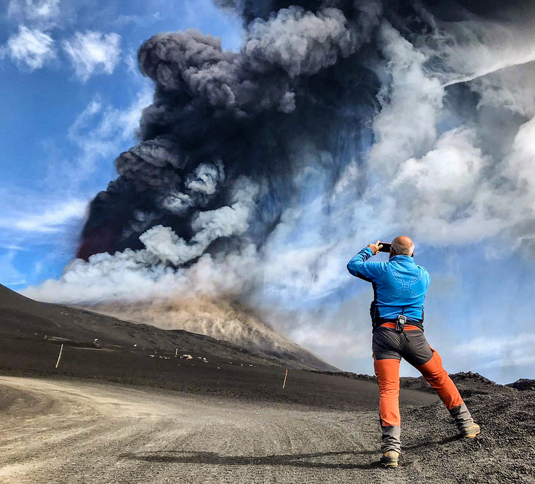 Mount Etna: Trek to 3000m with cable car and jeep