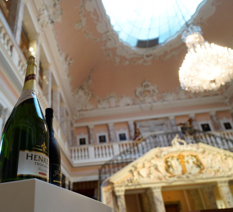 Wiesbaden: Sparkling Winemaking Tour with 3-Glass Tasting