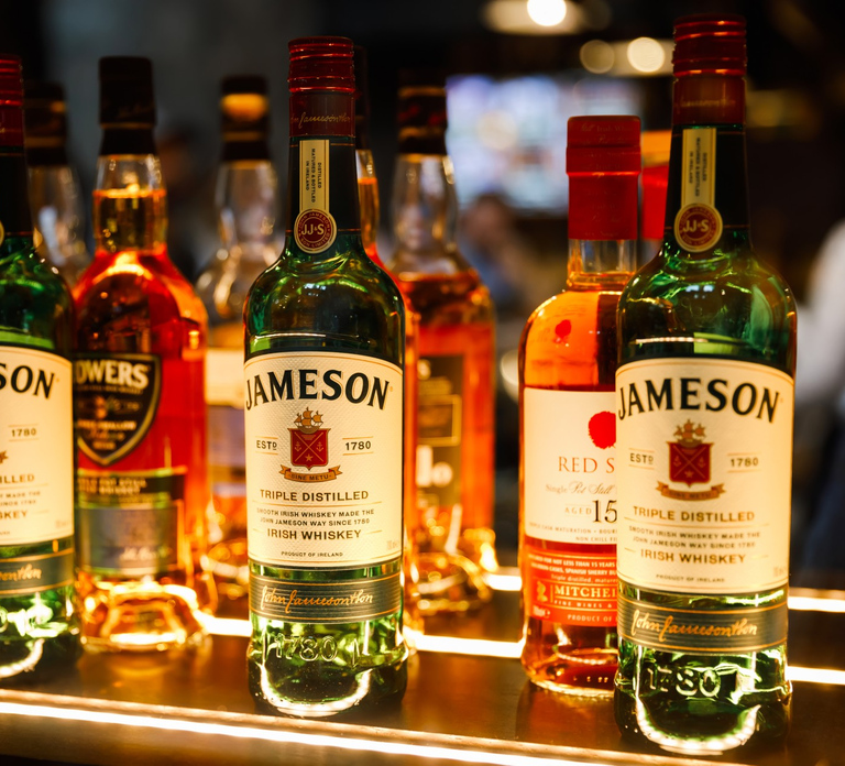 Dublin Temple Bar Tour with Jameson Distillery Whiskey Tour