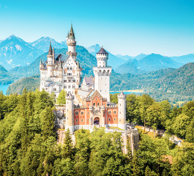 From Munich: Premium Neuschwanstein Castle & Linderhof Tour