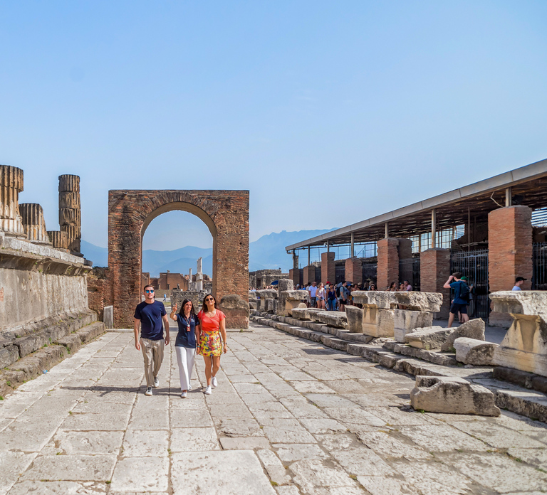 Pompeii: Small Group Tour with an Archaeologist