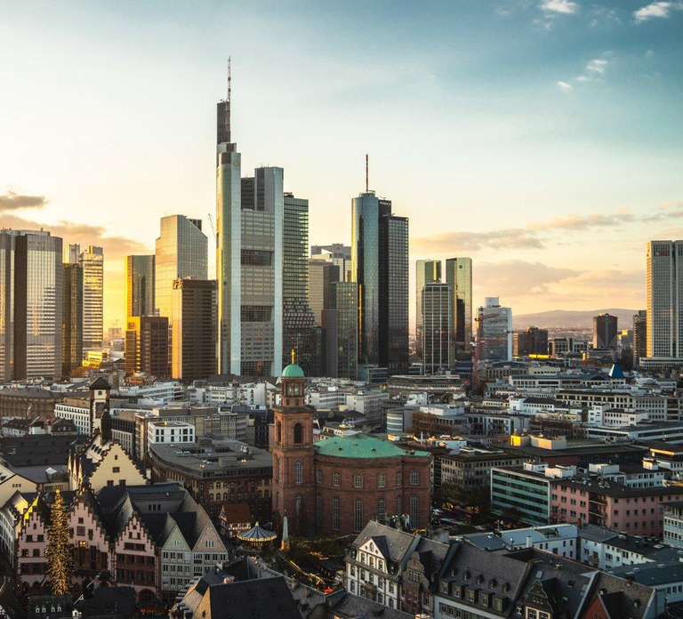 Frankfurt: Guided Old Town Power Walk