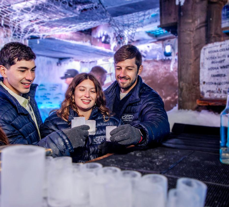 Amsterdam: Icebar Entry Ticket with 3 Drinks