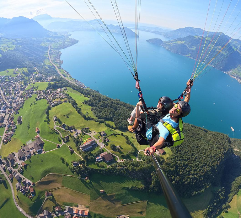 Lucerne: Paragliding Tandem Flights