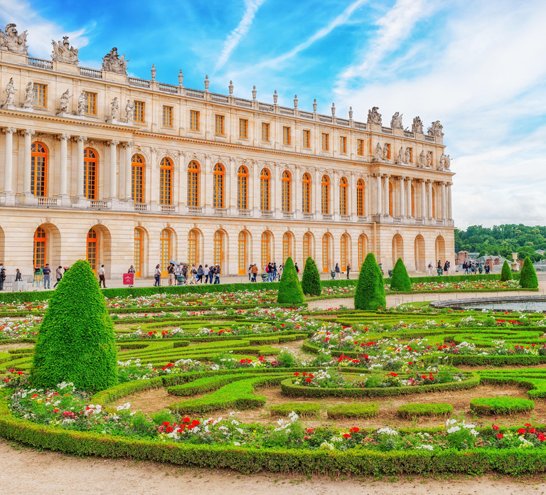 Paris: Palace of Versailles Guided Tour with Bus Transfers