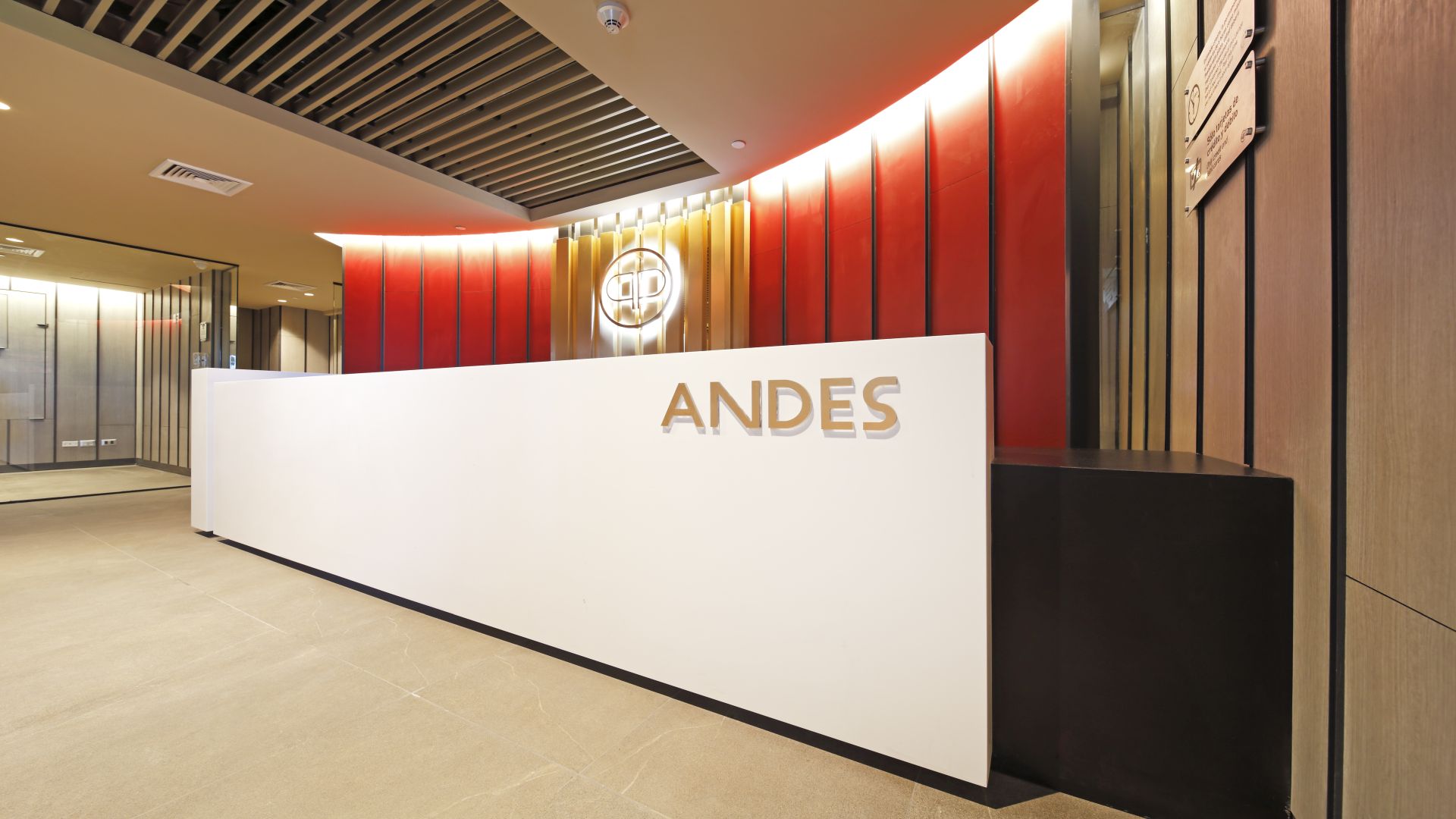 Andes Lounge Arturo Merino Benitez Airport - HolidaySG
