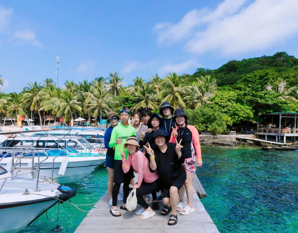 Discovery 3 Island by Boat