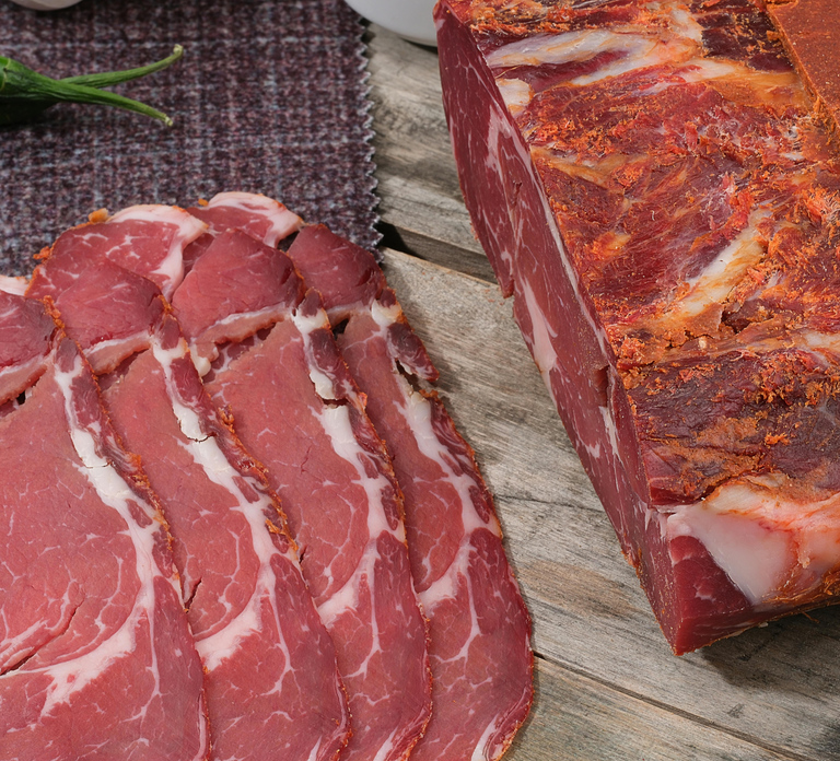 Geneva: Food Group Walking Tour with Full Meal