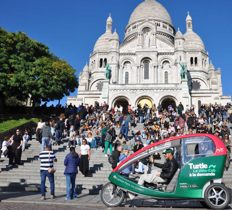 Paris: Private Montmartre Guided Tour by Bicycle Cab