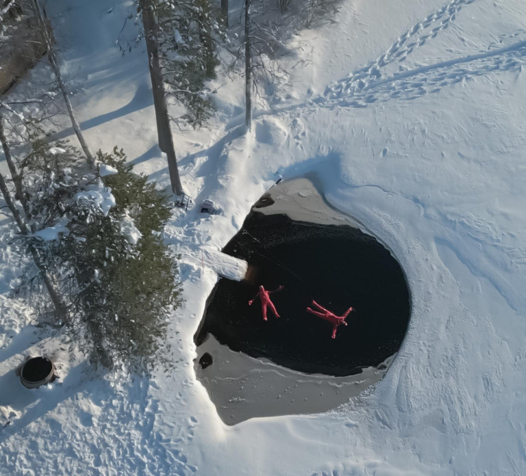Rovaniemi: Ice Floating Experience