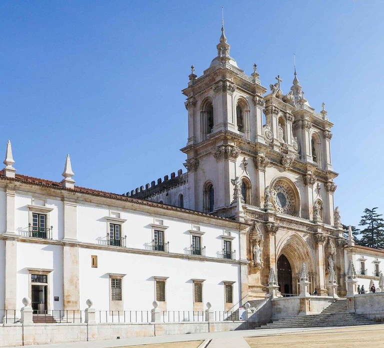 Alcobaça: Entry to UNESCO Alcobaça Monastery