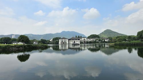 [Hangzhou] Private Car Day Trip to Fuchun Resort Golf Course & West Lake Scenic Area Day Tours