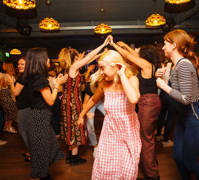 Dublin: Irish Music and Dance Show with Dance Lesson