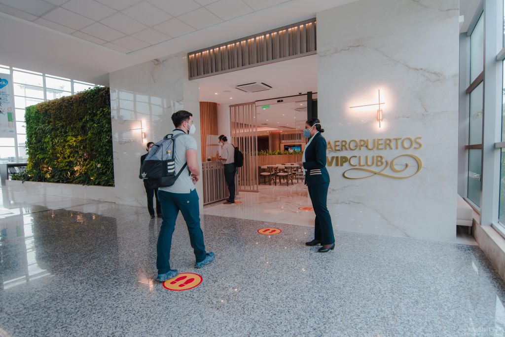 Aeropuertos VIP Club Jose Joaquin de Olmedo Airport - HolidaySG