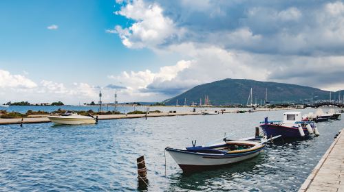 Hong Kong Cheung Chau Island + Central Day Trip: Small Group Tour (All-inclusive) + Open-top Sightseeing Bus + Hong Kong-style Afternoon Tea Day Tours