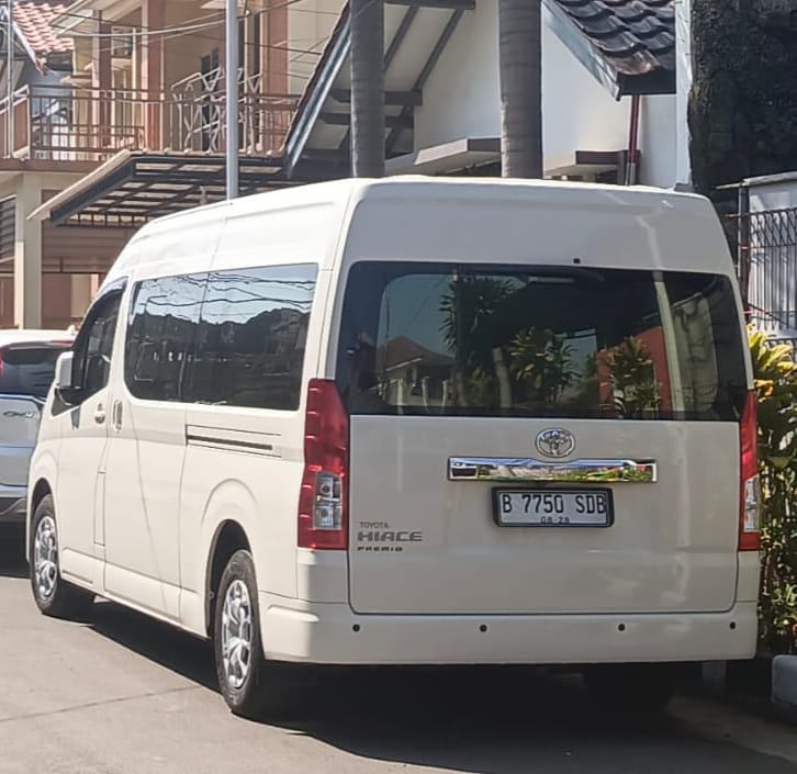 [TICKET] TRANSPORT HIACE COMMUTER 14 SEATER JAKARTA-CILETUH  ONEDAY  16 HOURS USE - HolidaySG