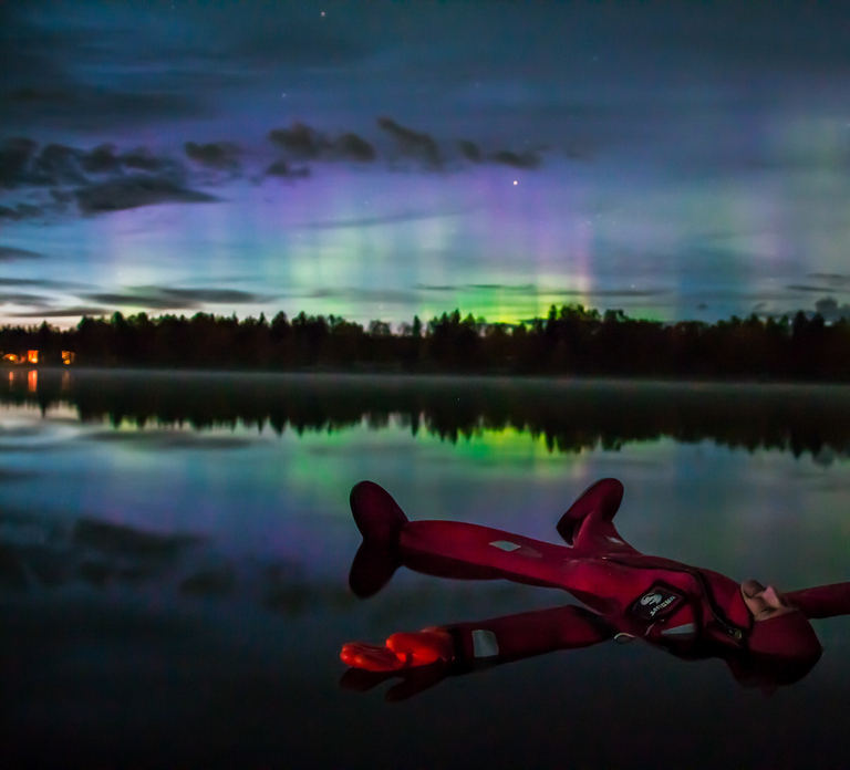 Ylläs: Northern Lights Ice-Floating Experience with Transfer
