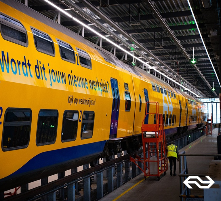Amsterdam: Train Transfer Schiphol Airport from/to Rotterdam