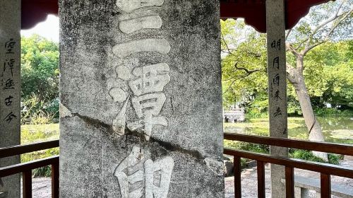 Leifeng Tower admission ticket + West Lake painted cruise (landing on Three Pools Mirroring the Moon island) ticket + live guide service Day Tours