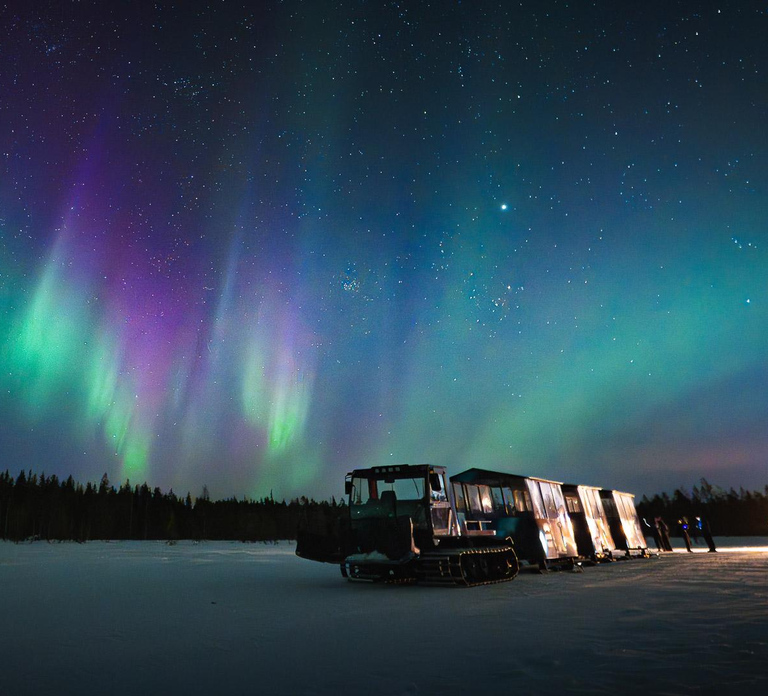 Rovaniemi: Snowtrain to Northern Lights Camp
