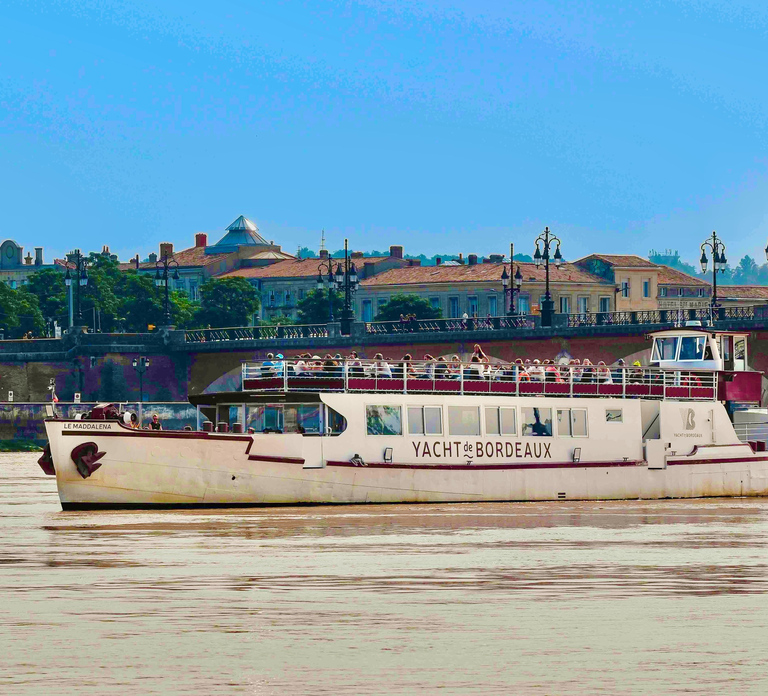 Bordeaux: River Garonne Cruise with Glass of Wine and Canelé