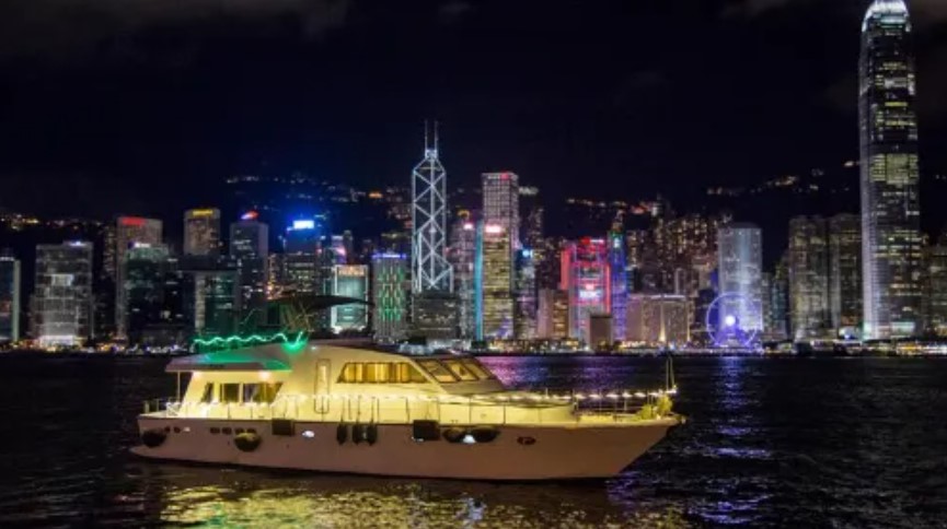 Victoria Harbour Cruise DREAMER - HolidaySG