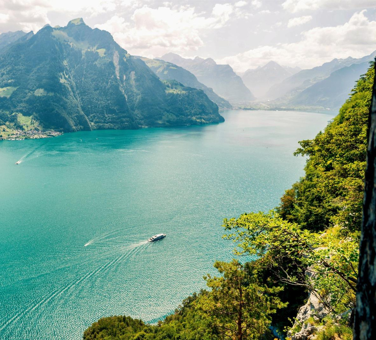 Ingenbohl: Roundtrip Lake Uri Cruise from Brunnen to Flüelen