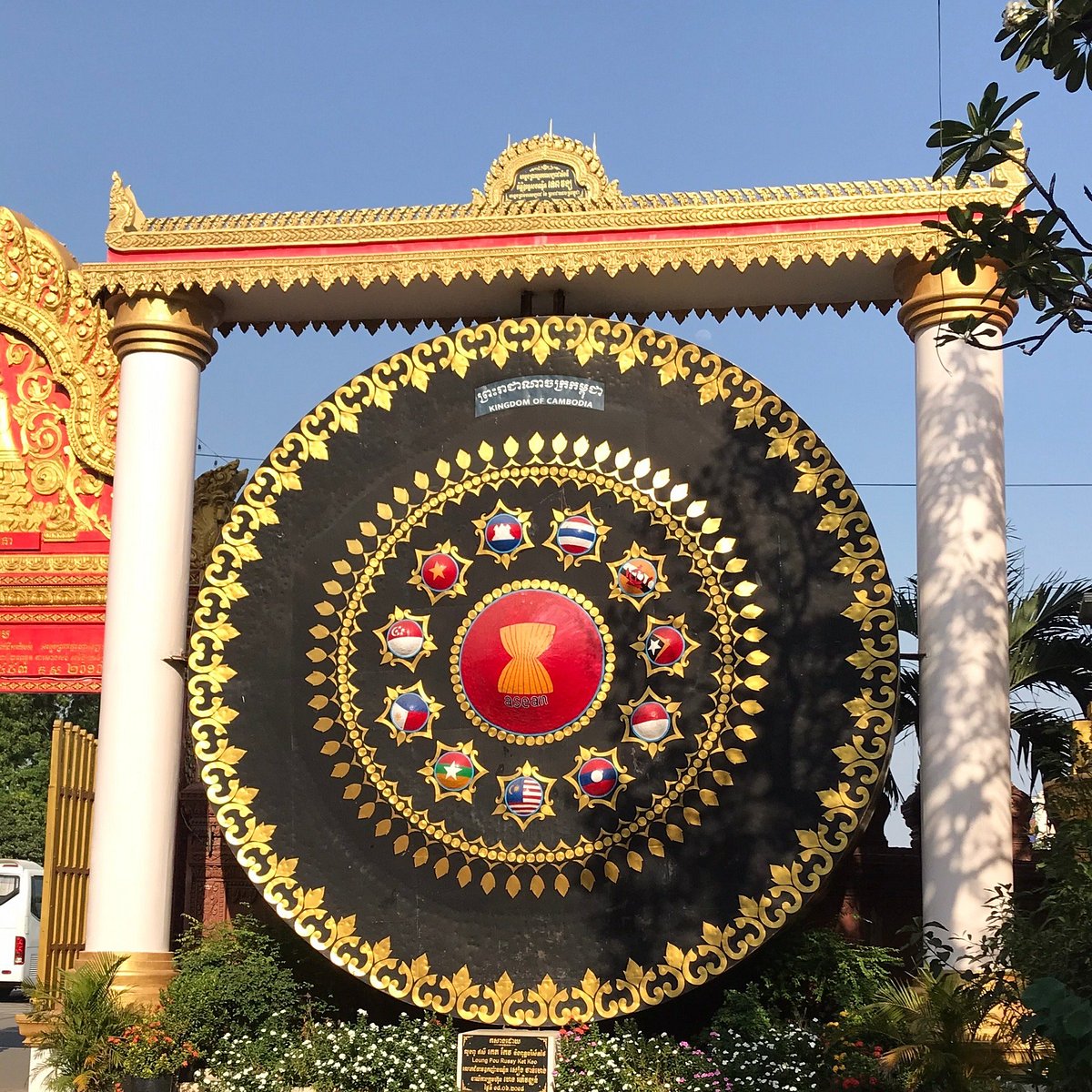 4 Hours Phnom Penh Capital Tour by Cyclo - HolidaySG