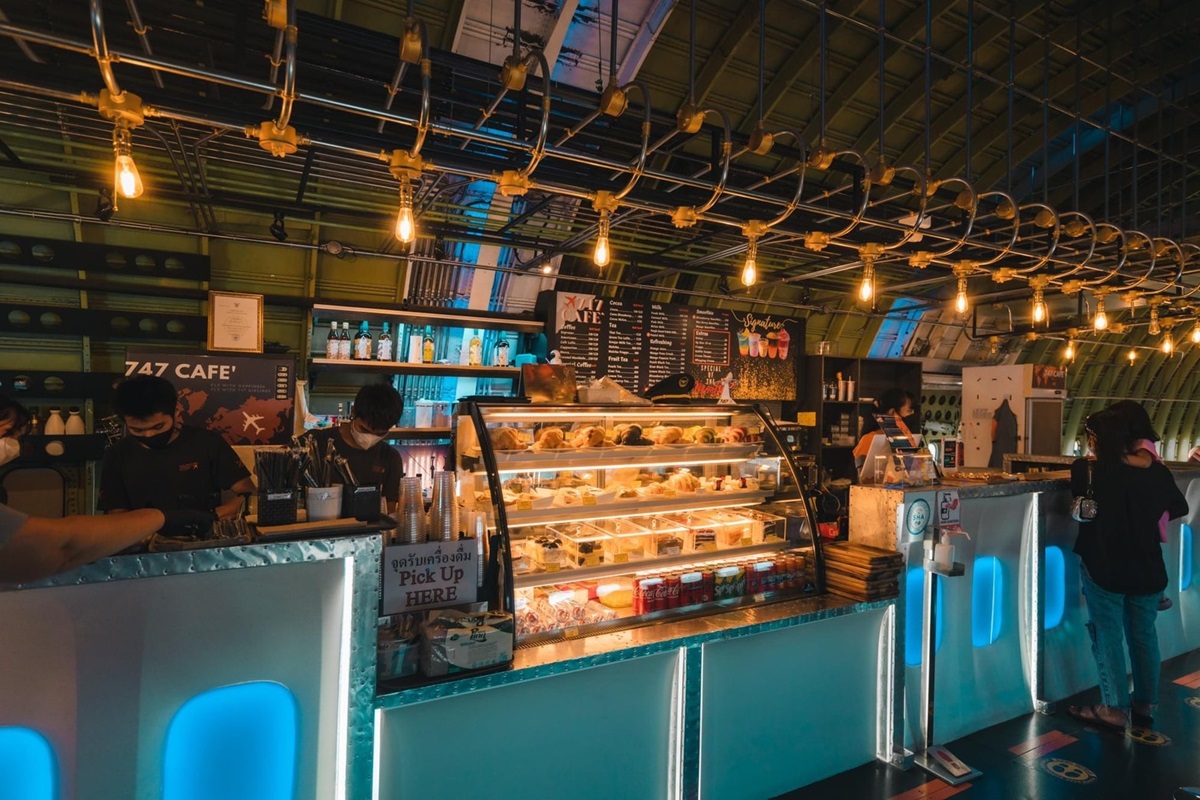Bangkok-Bang Saen Japanese Cafe Instagram Day Tour: Instagramable Cafes, Bang Saen Beach & Fish Market