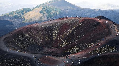 From Syracuse: Private Tour Mount Etna with Lunch at Etna Winery 