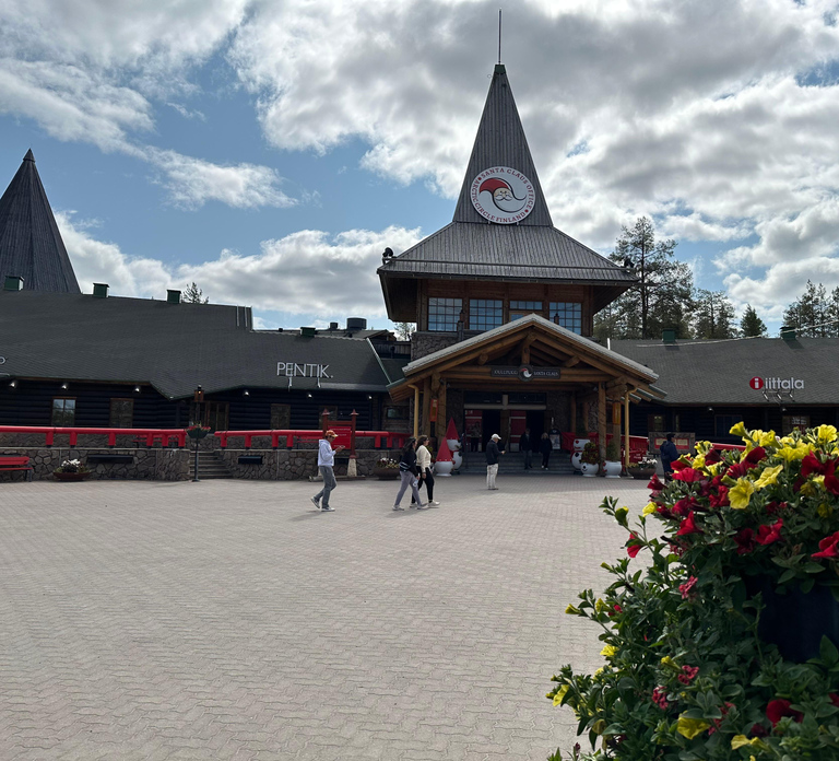 Oulu: Santa Claus Village Day Tour Included Lunch