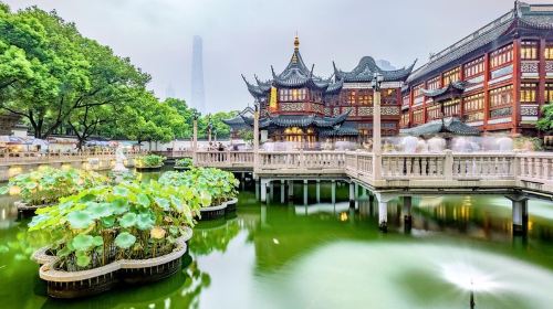 Yu Garden + Shanghai Sihang Warehouse Anti-Japanese War Memorial + Nanjing Road Pedestrian Street + Chenghuang Temple Tourist Area one-day tour