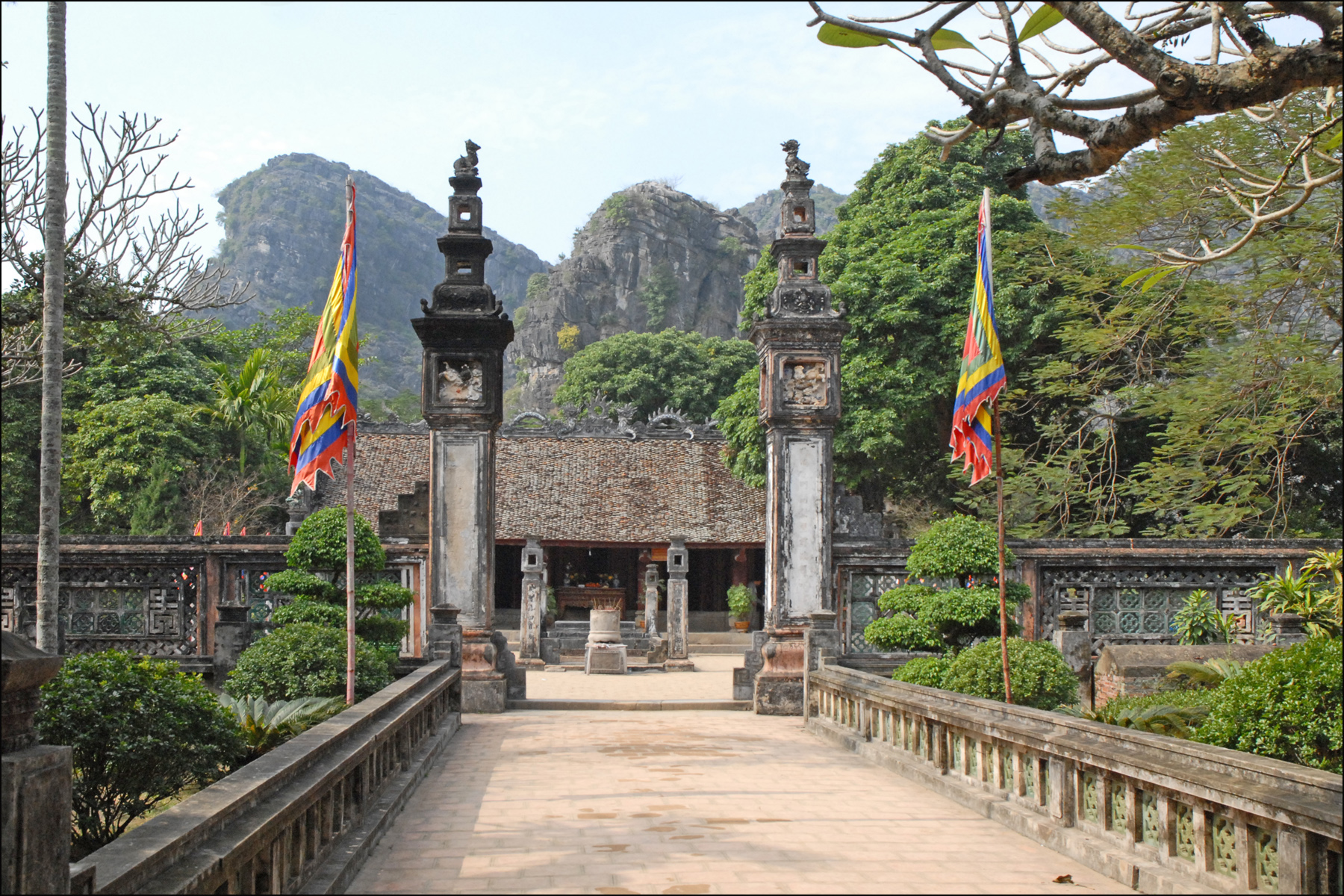 Hoa Lu  And Trang An Complex From Hanoi