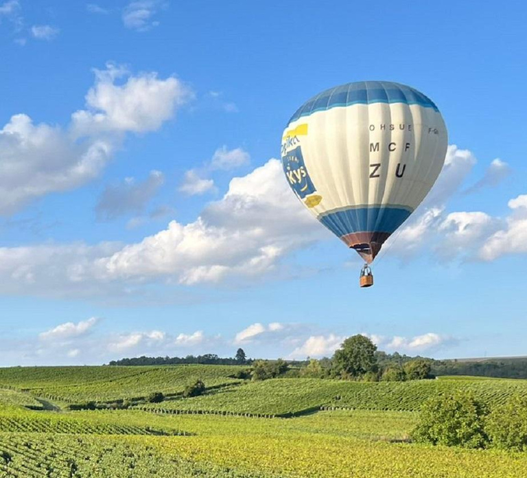 Reims (Pouillon) : Hot Air Balloon Flight with Champagne