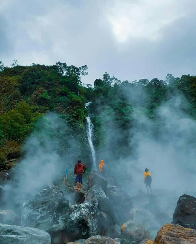 Trekking Curug Cikawah By Campa - HolidaySG