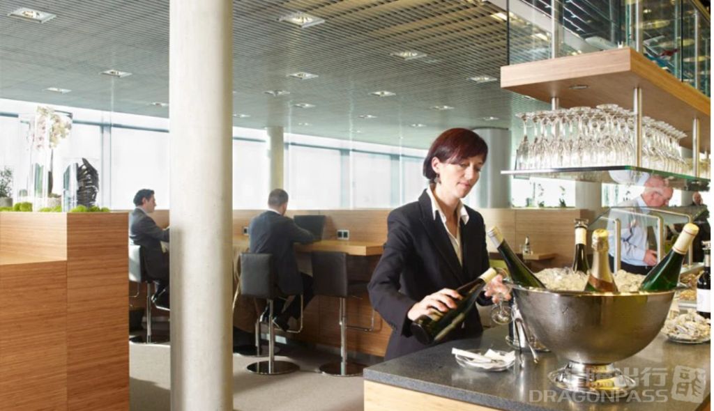 The Lounge Luxembourg Airport - HolidaySG