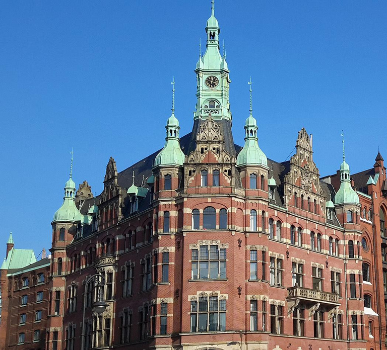 Hamburg: Speicherstadt and Hafencity Guided Tour