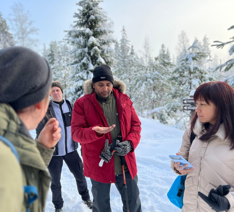 Helsinki: Winter Wonderland Liesjärvi National Park Hike