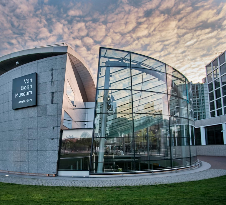 Amsterdam: Van Gogh Museum Guided Tour with Entrance Ticket